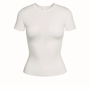 NEW! SKIMS Cream Short Sleeve Tee